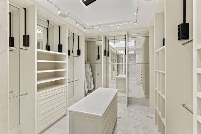 Walk-in closet