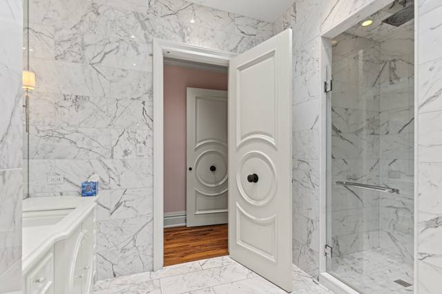 Ensuite glass shower