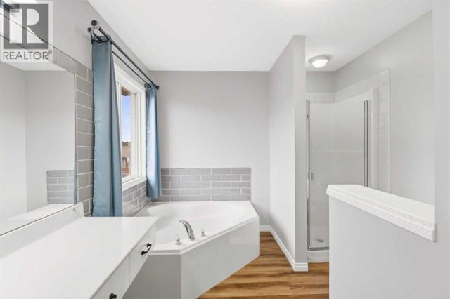 Ensuite with soaking tub